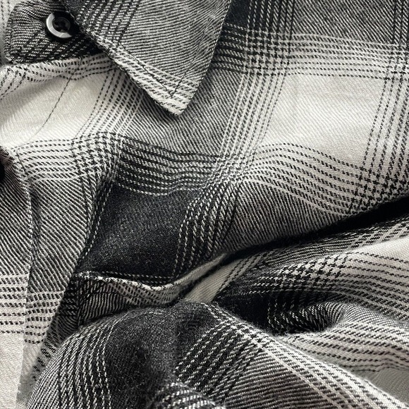 Torrid 2 Women’s Plus Size 2X Black & White Plaid Button Down Shirt Top - Picture 13 of 14